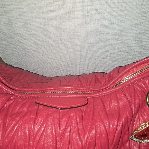 Euc Coach Madison Gathered Twist Phoebe shoulder bag in raspberry red leather - Picture 2 of 5